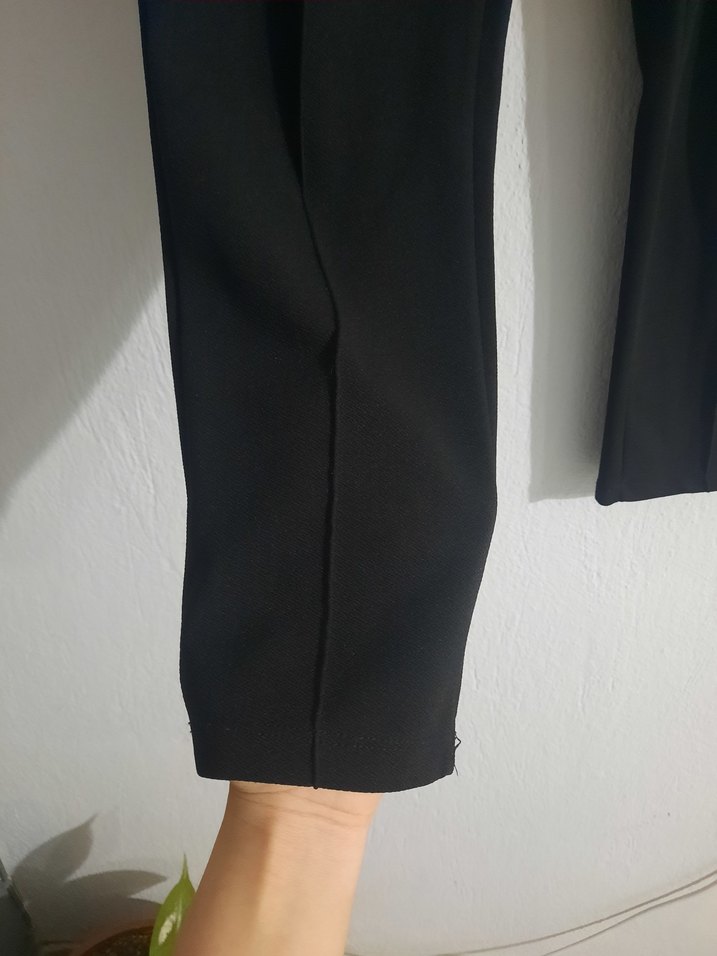 Siyah Kemerli Mini Kumaş Pantolon - Görsel 3