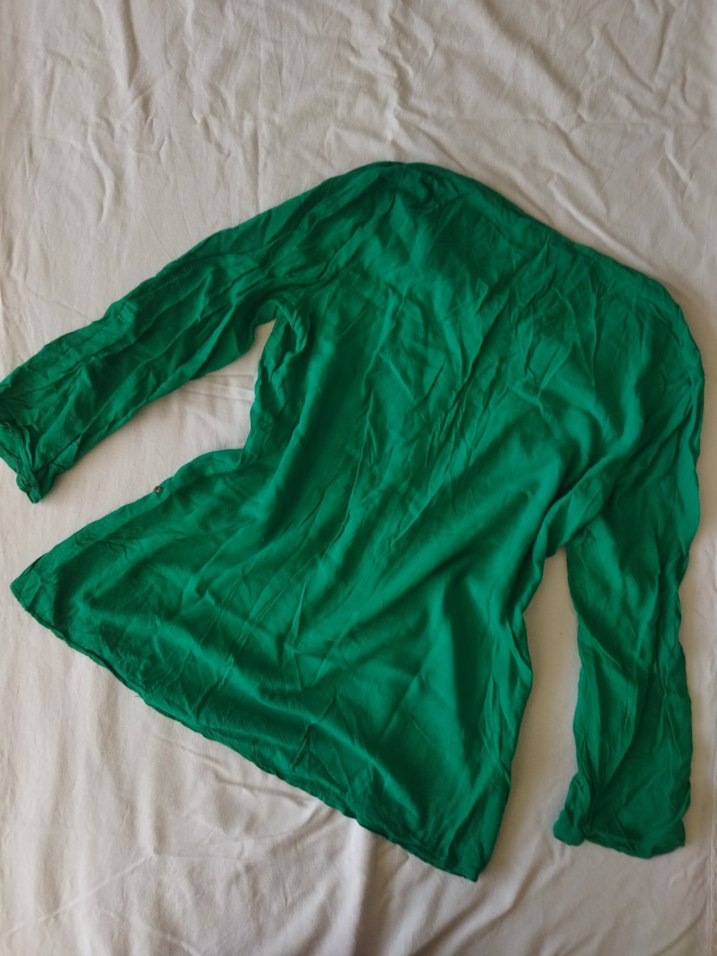 Düğmeli Uzun Kollu Yeşil Bluz - Görsel 2