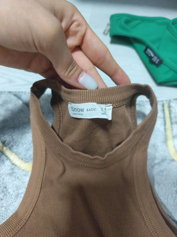 Kahverengi Yüksek Yakalı Kadın Atlet - Görsel 4