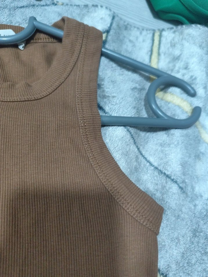 Kahverengi Yüksek Yakalı Kadın Atlet - Görsel 3