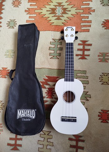 Beyaz Mahalo Ukulele ve Kılıfı