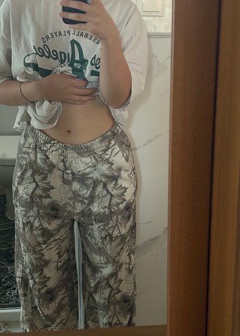 Bershka Gri Kamuflaj Desenli Rahat Kesim Kadın Pantolon