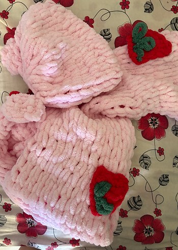 12+ Yaş, > 23 cm Beden Pembe Nakışlı Örgü Bere ve Atkı Seti
