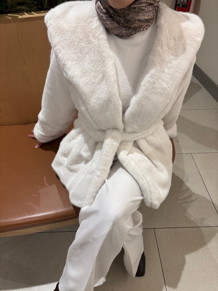 Kadın Beyaz Peluş Midi Kaban - Görsel 4