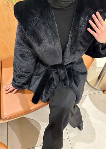 Siyah Kürk Detaylı Midi Kadın Kaban - Görsel 3