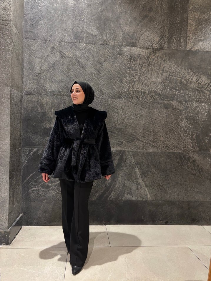 Siyah Kürk Detaylı Midi Kadın Kaban - Görsel 2