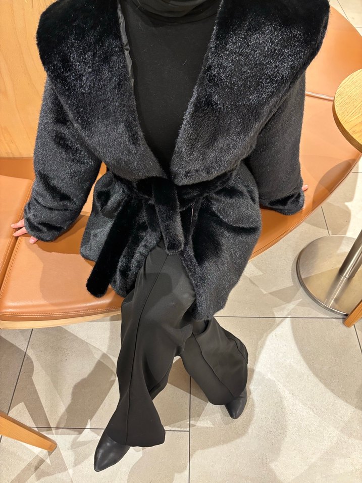 Siyah Kürk Detaylı Midi Kadın Kaban - Görsel 4