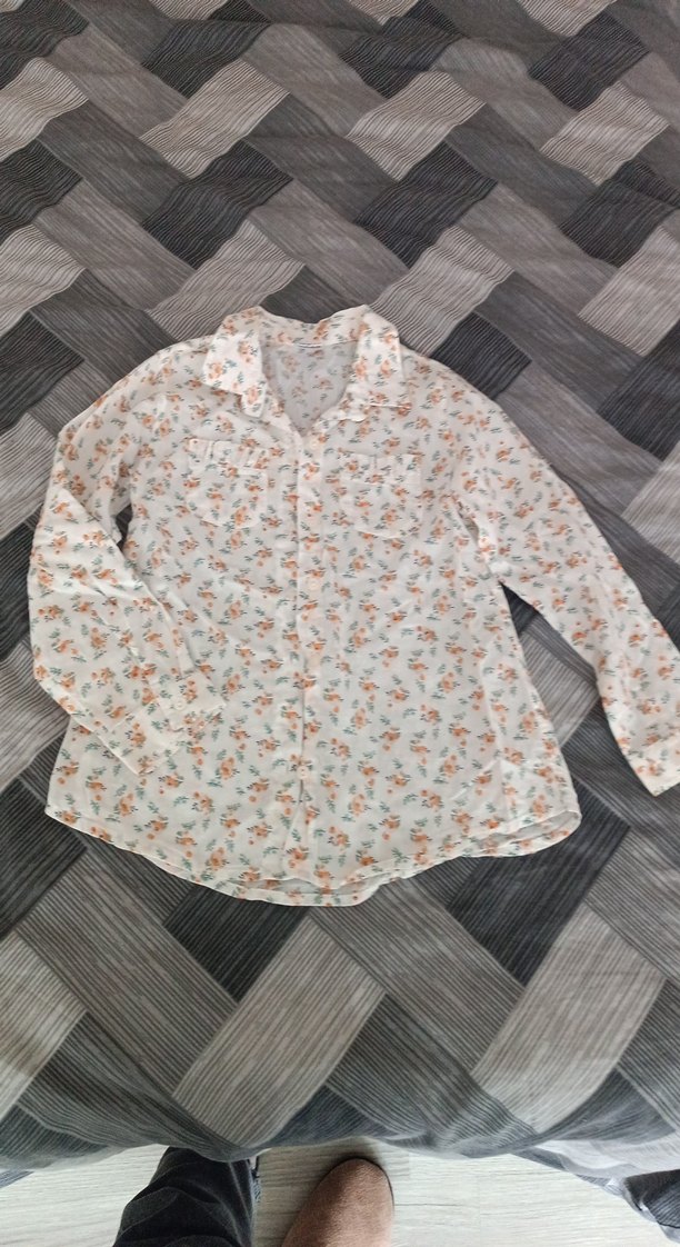 Çiçek Desenli Bej Uzun Kollu Gömlek - Görsel 2