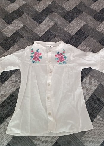 Nakışlı, V Yakalı Kadın Beyaz Gömlek - Görsel 2