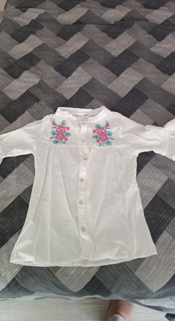 Nakışlı, V Yakalı Kadın Beyaz Gömlek - Görsel 2