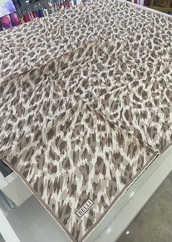 Belli Tivil İpek Eşarp - Görsel 4