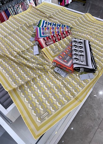 Belli Tivil İpek Eşarp - Görsel 2