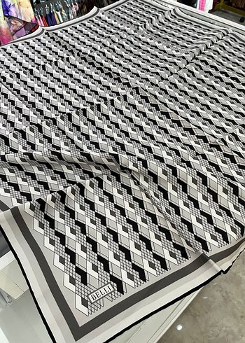 Belli Tivil İpek Eşarp - Görsel 2