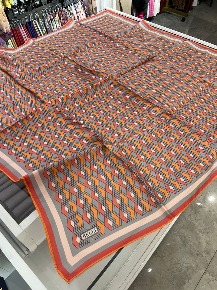 Belli Tivil İpek Eşarp - Görsel 3