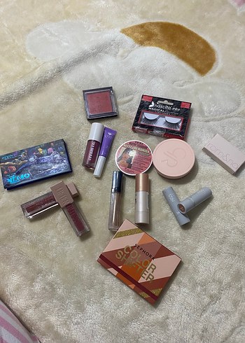 Kiko pembe makyaj çantası ve makyaj ürünleri seti - Görsel 2