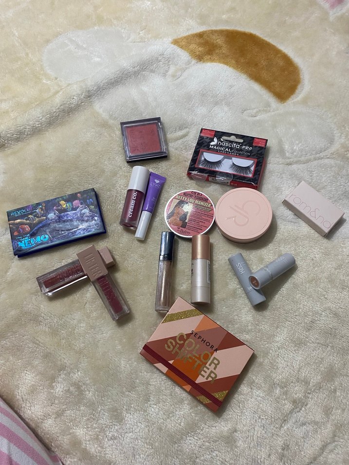 Kiko pembe makyaj çantası ve makyaj ürünleri seti - Görsel 2