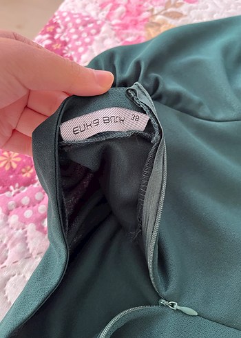 Yeşil V Yakalı Uzun Kadın Elbise - Görsel 6