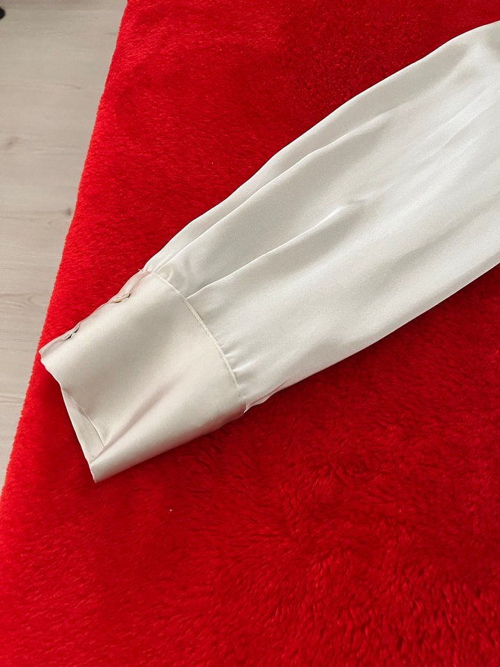 Düğmeli Bej Saten Gömlek - Görsel 2