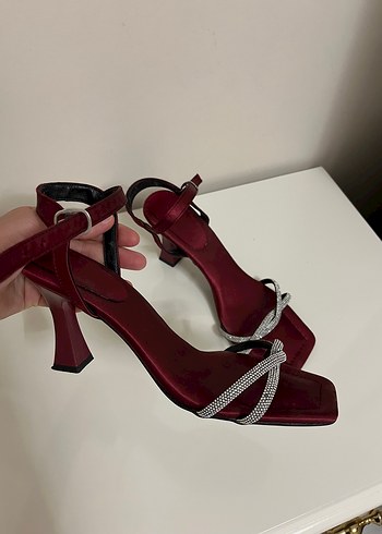 Bordo Parlak Yılan Desenli Topuklu Kadın Ayakkabı