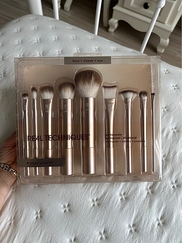 Real Techniques 9 piece Glow Kit