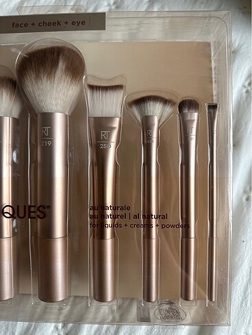 Beden Real Techniques 9 piece Glow Kit