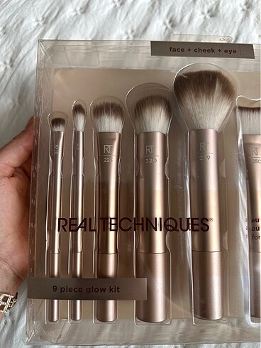 Beden Renk Real Techniques 9 piece Glow Kit