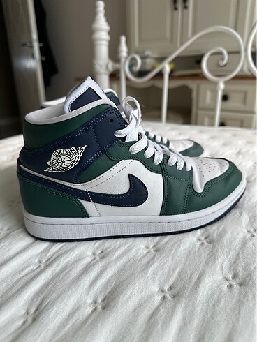 Nike Air Jordan 1 Mid Seahawks
