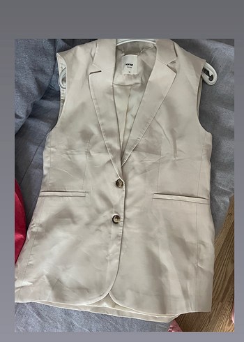 Düğmeli Beyaz Kolsuz Midi Blazer