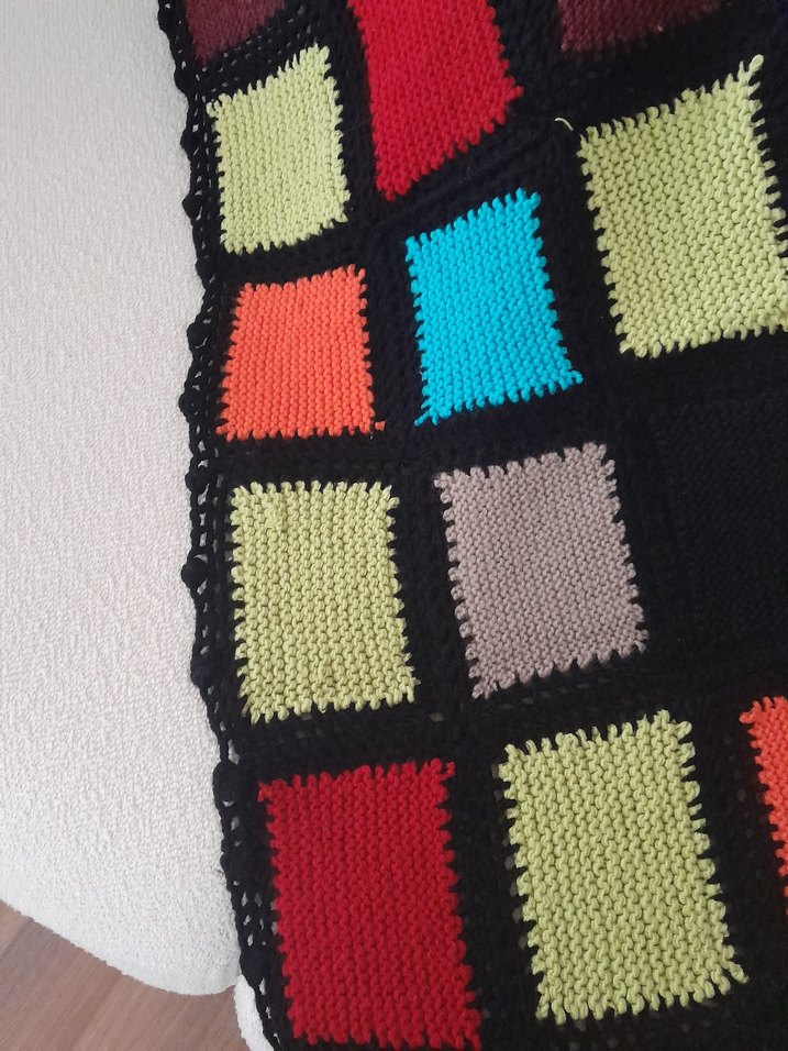 Çok Renkli Kareli Örgü Battaniye - Görsel 3