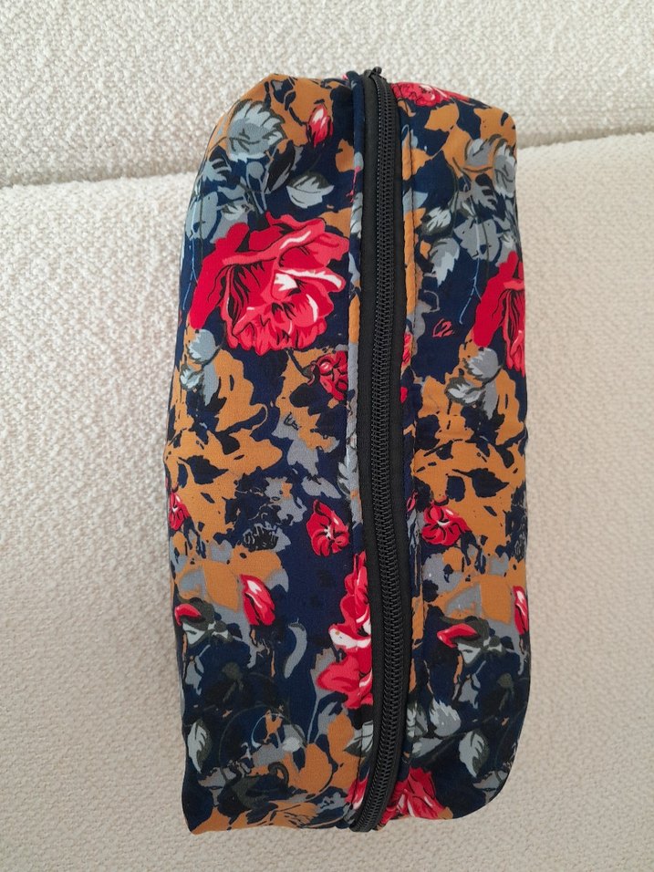 Çiçek Desenli Renkli Makyaj Çantası - Görsel 2