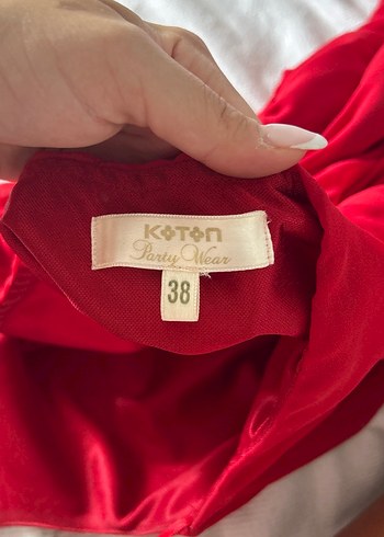 38 Beden Kırmızı V Yakalı Boyundan Baglamali Diz ustu elbise
