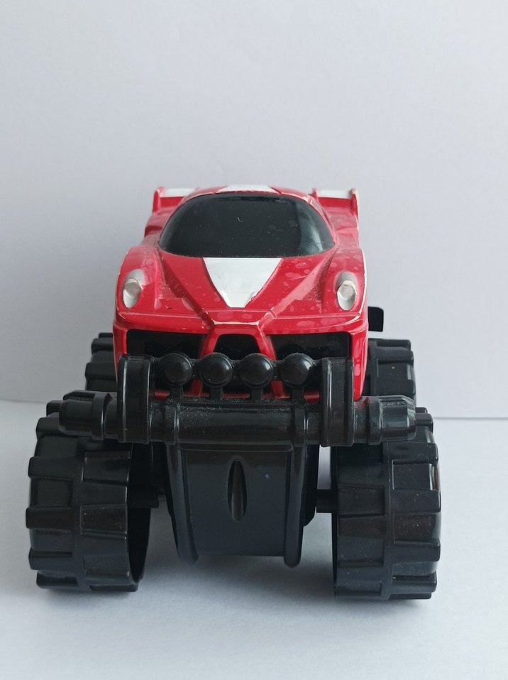Kırmızı Renkli Oyuncak Araba - Görsel 2
