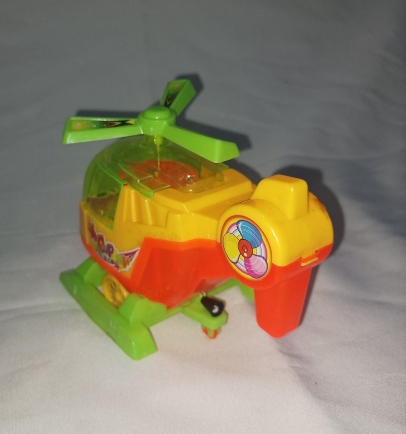 Renkli Oyuncak Helikopter - Görsel 4