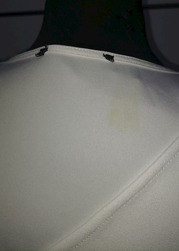 Drapeli V Yaka Kolsuz Beyaz Bluz - Görsel 3