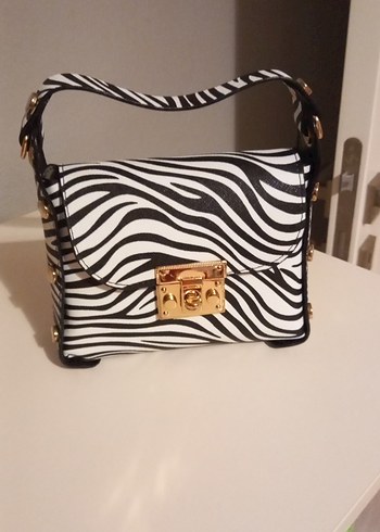 Kadın Zebra Desenli Deri Tokalı Çanta
