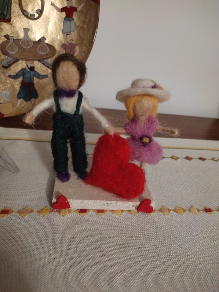 Kırmızı Kalpli Renkli Keçe Bebekler - Görsel 2