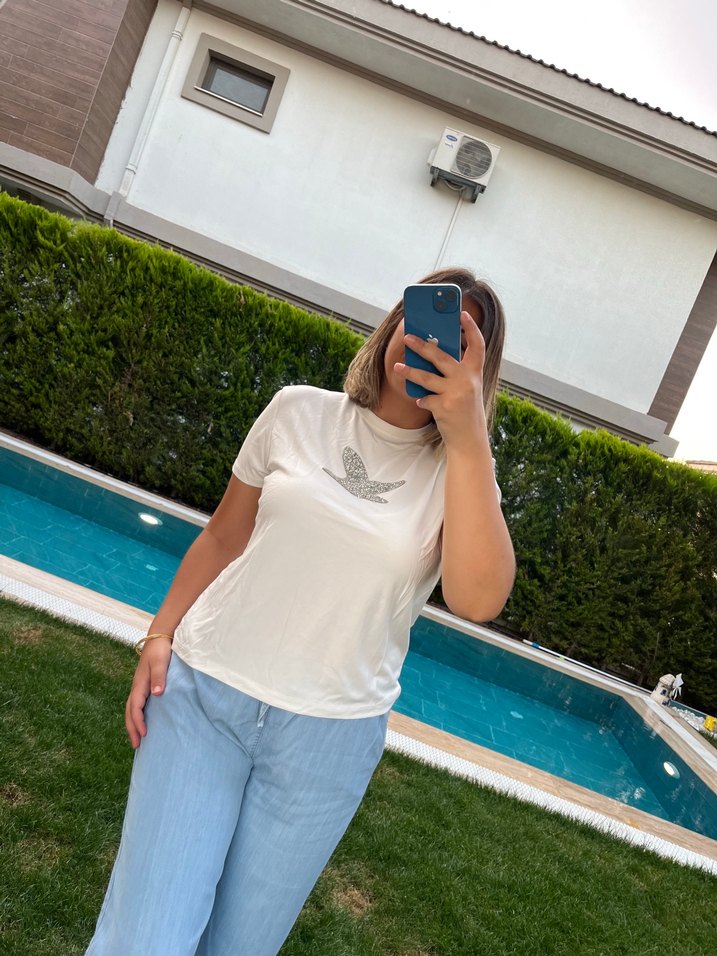 Beyaz Baskılı Kadın Tişört - Görsel 3