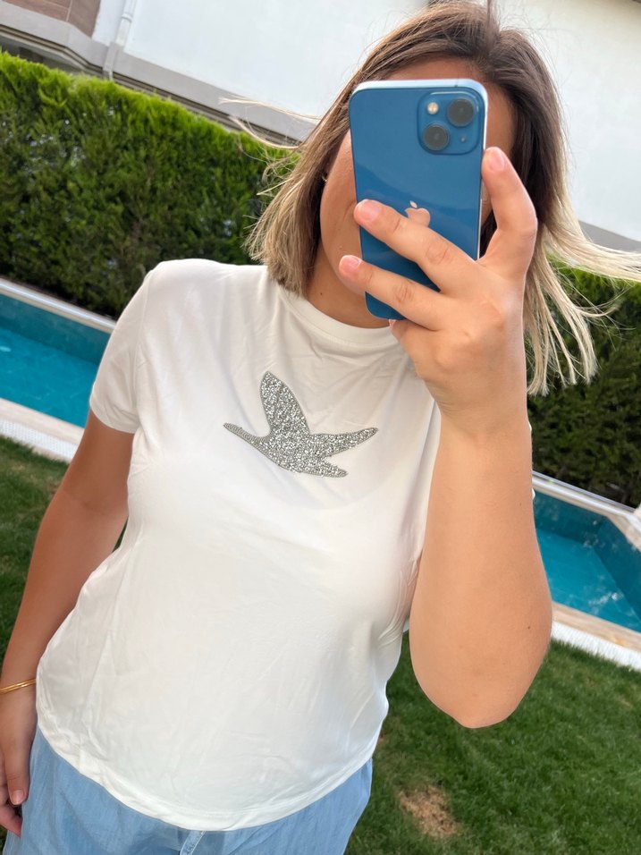 Beyaz Baskılı Kadın Tişört - Görsel 2