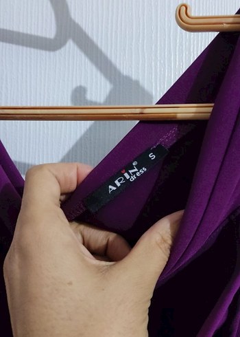 Bordo Yüksek Yakalı Dantel Detaylı Uzun Elbise - Görsel 6