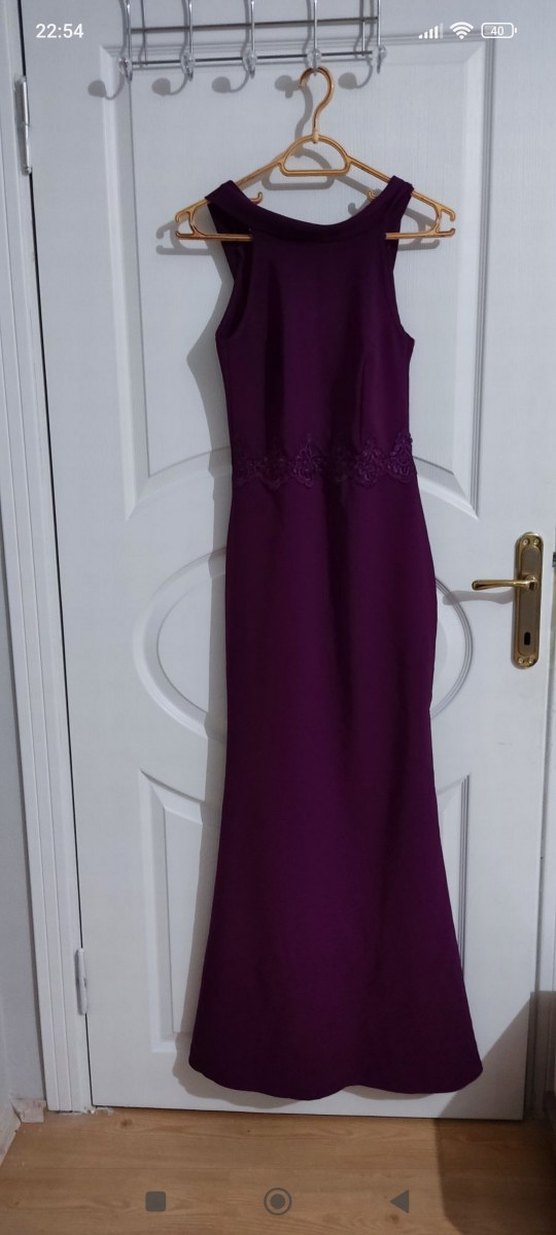 Bordo Yüksek Yakalı Dantel Detaylı Uzun Elbise - Görsel 3