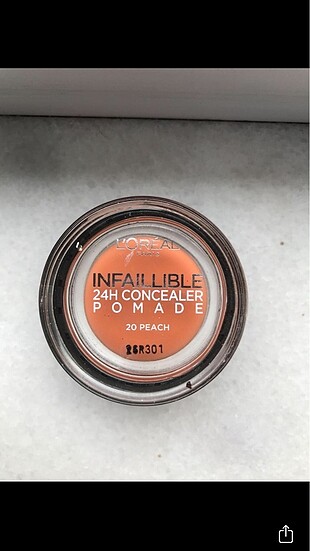 Loreal Infaillible concealer pomade peach