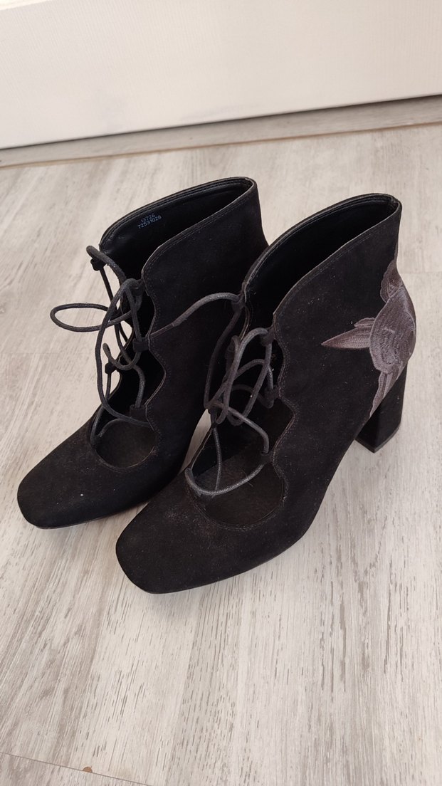 Siyah Süet Nakışlı Gotik Topuklu Bot - Görsel 4