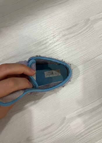 24 Beden Çocuk Gri Nakışlı Sıcak Terlik