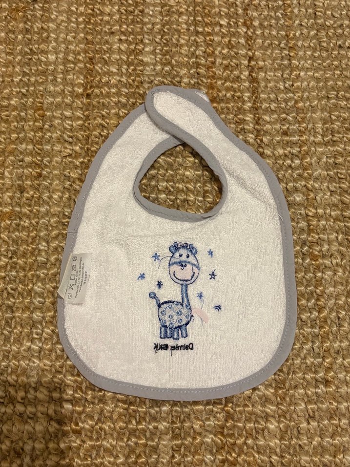 Nakışlı bej bebek önlüğü & hırka - Görsel 5