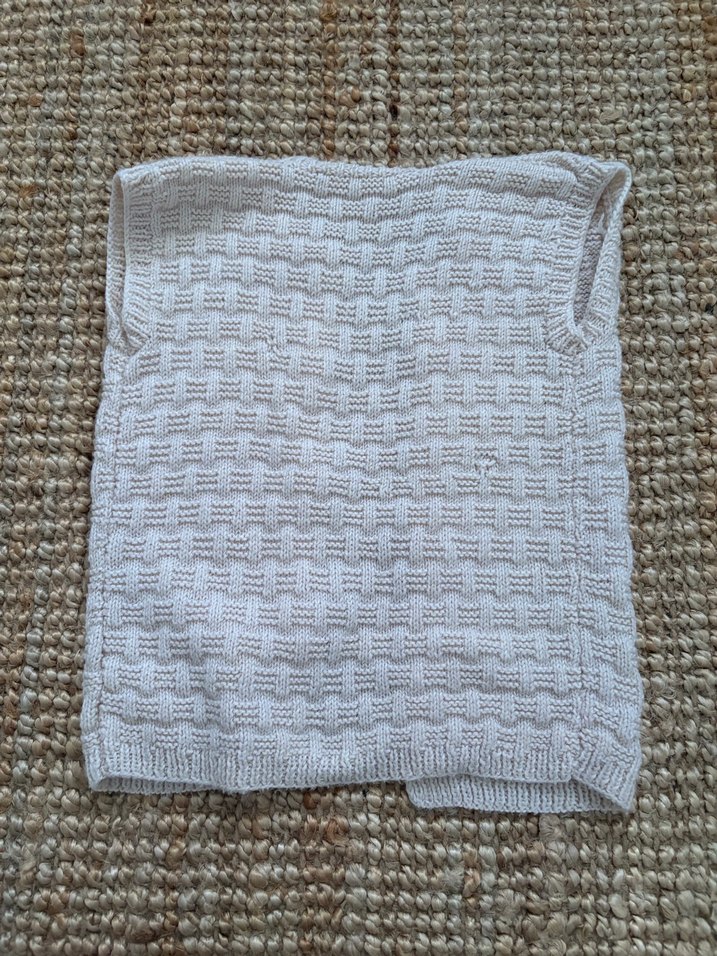 Nakışlı bej bebek önlüğü & hırka - Görsel 4