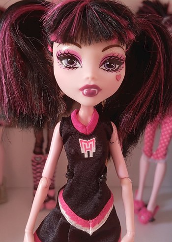 Beden Monster High Draculaura