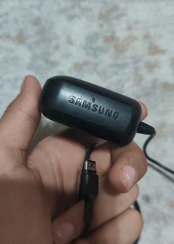 Samsung Siyah Telefon Şarj Cihazı