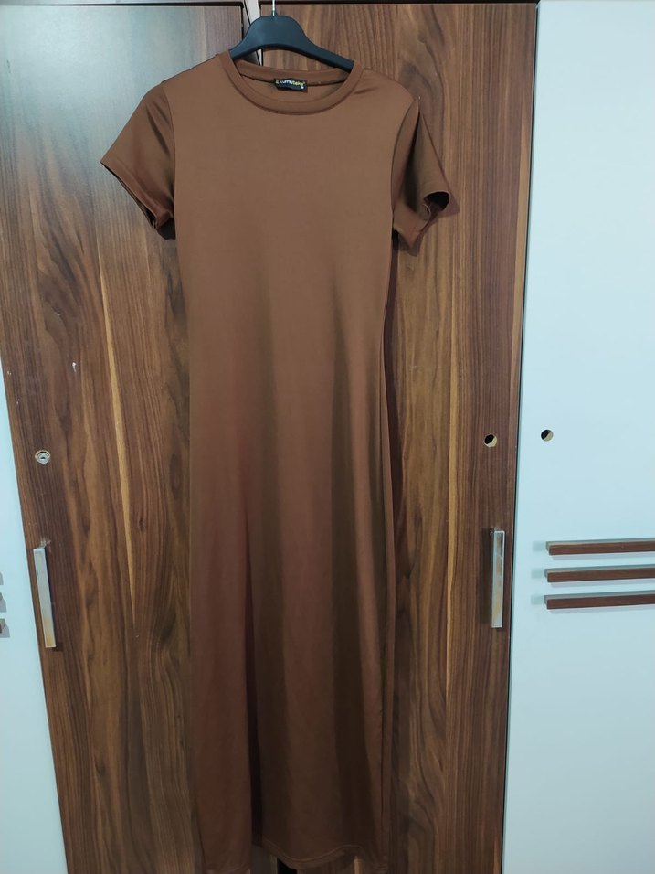 Kahverengi Kısa Kollu Uzun Kadın Elbise - Görsel 3