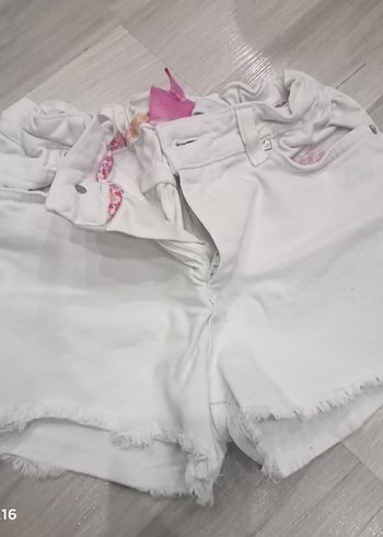 Kızlar için Beyaz Pamuklu Düğmeli Şort - Görsel 2