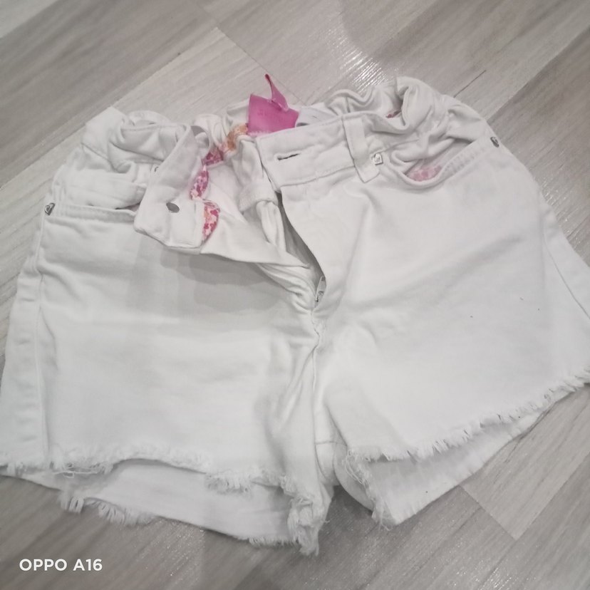 Kızlar için Beyaz Pamuklu Düğmeli Şort - Görsel 2